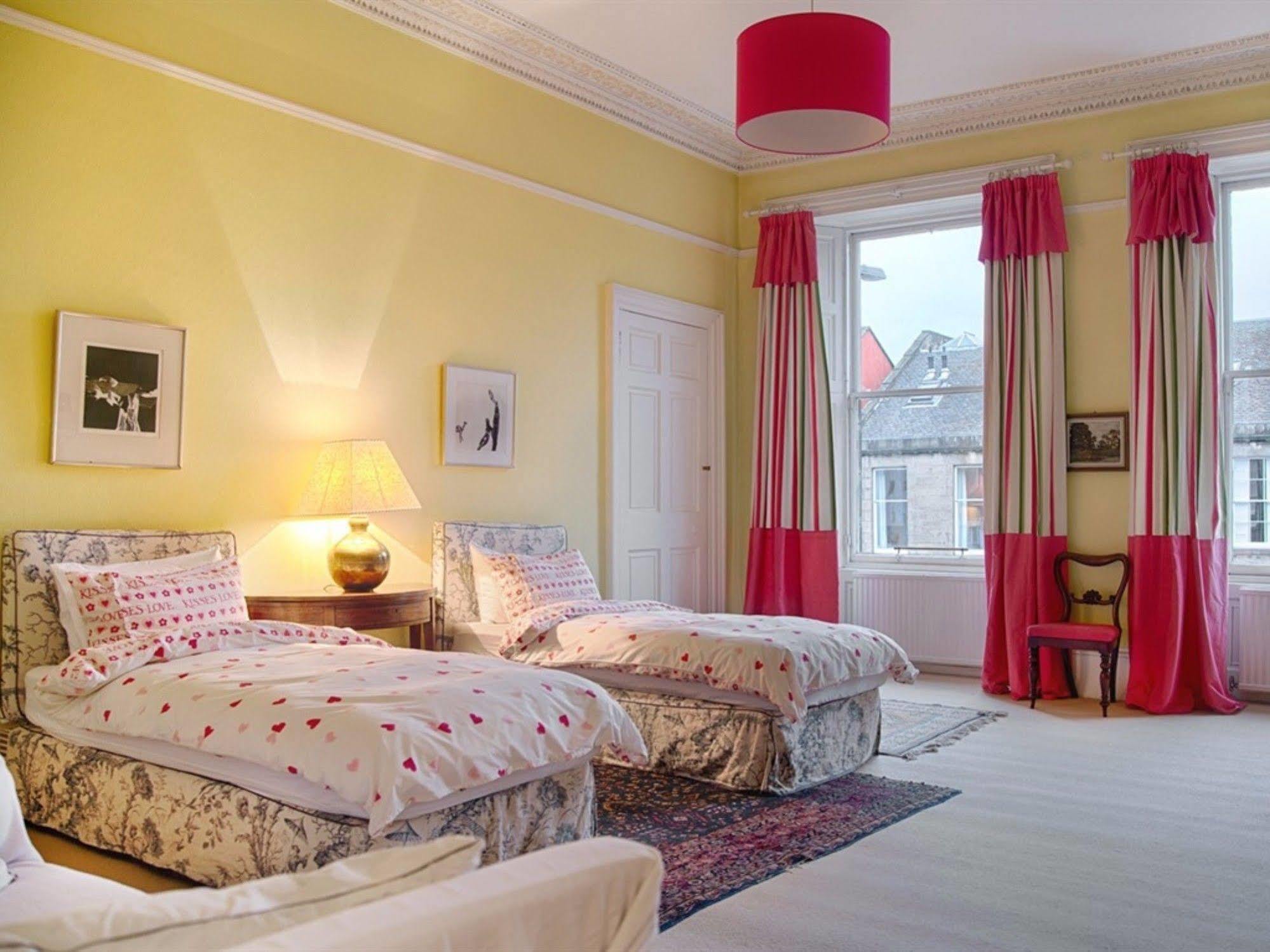Winter Cherry Bed & Breakfast Единбург Екстериор снимка