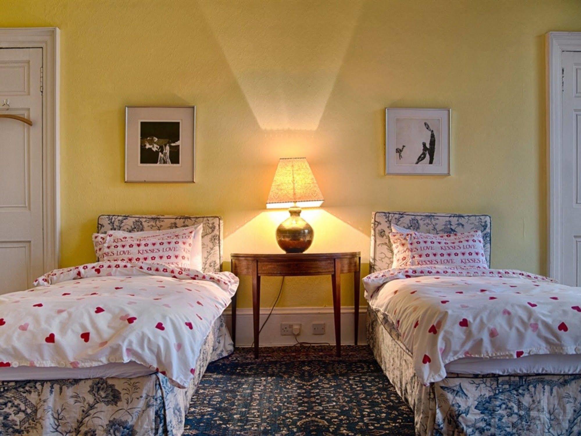 Winter Cherry Bed & Breakfast Единбург Екстериор снимка