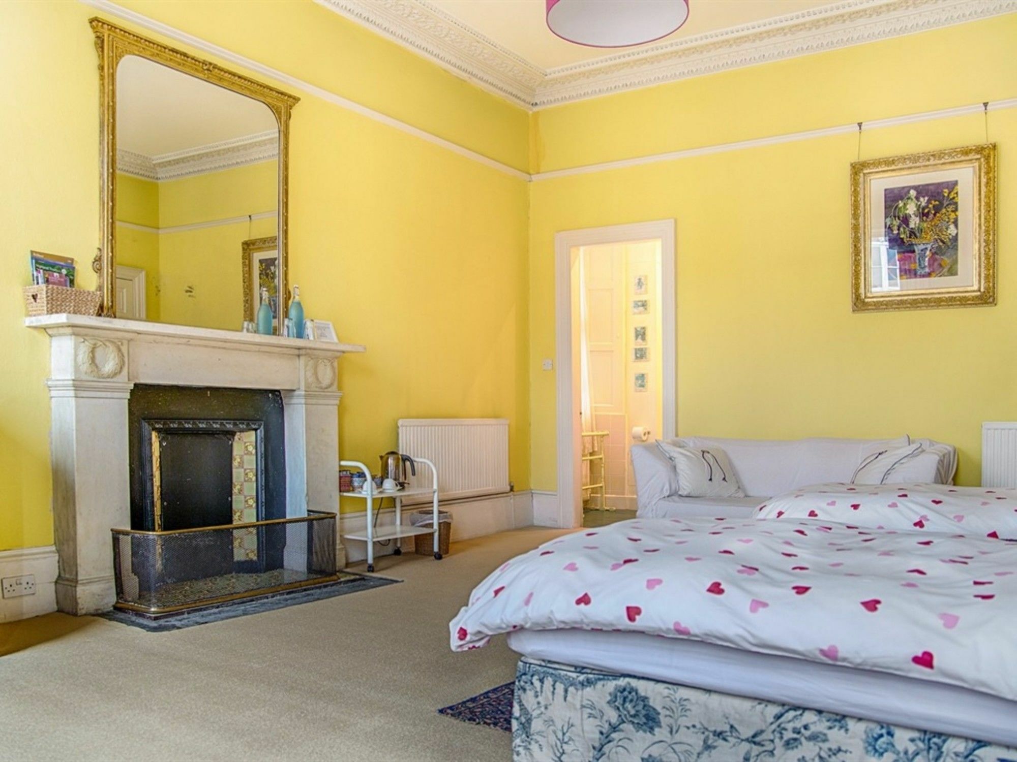 Winter Cherry Bed & Breakfast Единбург Екстериор снимка